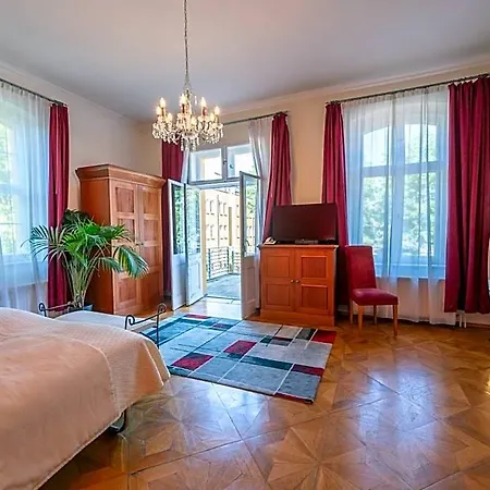 Vierseithof Bed and Breakfast 3*